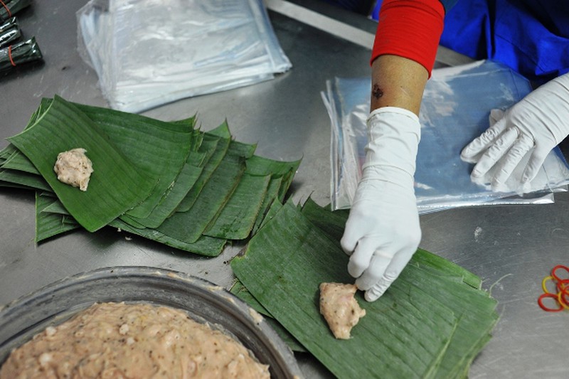 Nghệ nhân Ước Lễ làm nem chua, giò chả như thế nào? - ảnh 4