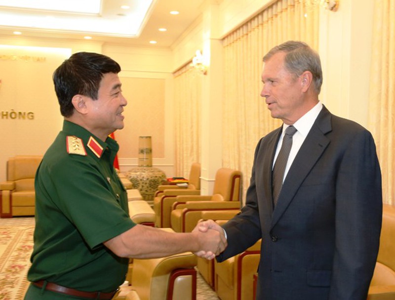 Đại tướng Không quân dẫn đoàn Đại học Quốc phòng Mỹ tìm hiểu thực tế Việt Nam - ảnh 2