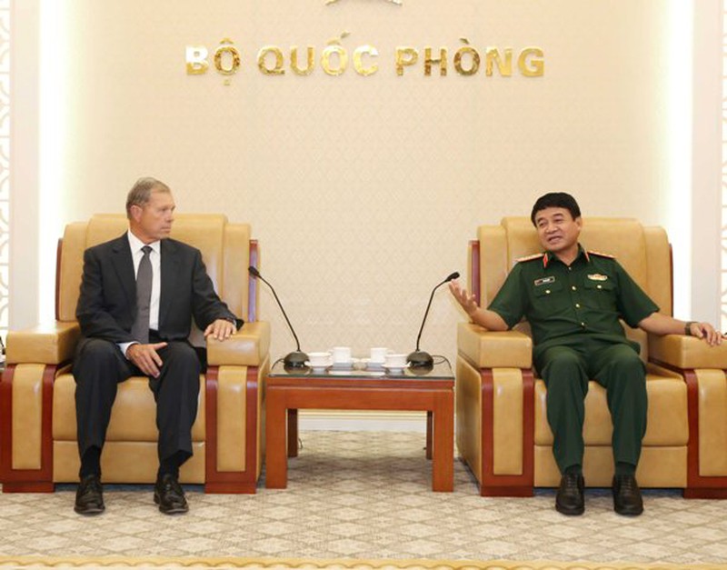 Đại tướng Không quân dẫn đoàn Đại học Quốc phòng Mỹ tìm hiểu thực tế Việt Nam - ảnh 3
