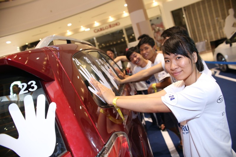 Hình ảnh hài hước tại cuộc thi 'sờ' xe Subaru Palm Challenge Việt Nam 2016 - ảnh 3