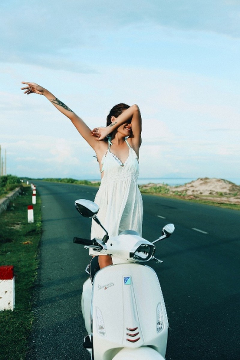 Pông Chuẩn và bộ ảnh đầy lãng mạn bên xe Vespa - ảnh 10