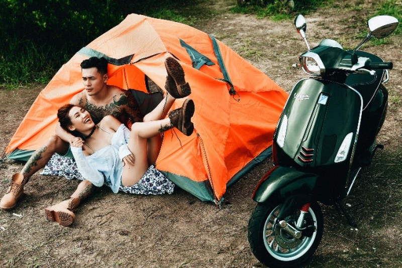 Pông Chuẩn và bộ ảnh đầy lãng mạn bên xe Vespa - ảnh 8