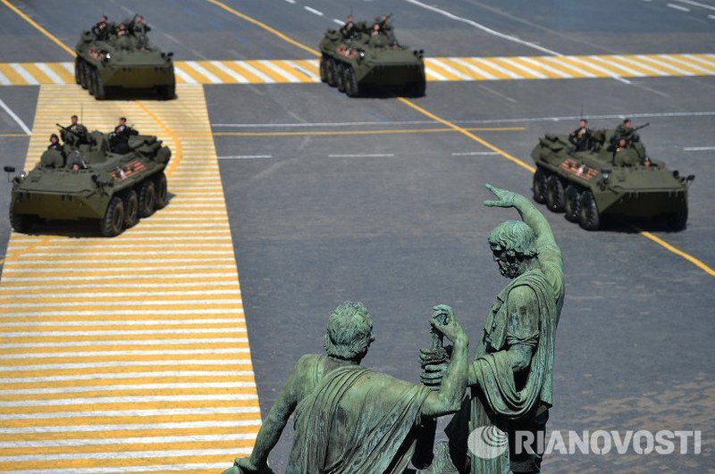 Xem Nga khoe dàn vũ khí khủng trong lễ kỷ niệm Ngày Chiến thắng 9/5 - ảnh 11