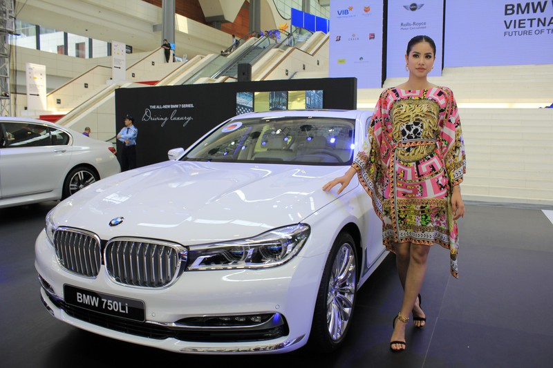 Ngày cuối xem gì tại triển lãm BMW World Vietnam 2016 ở Hà Nội - ảnh 3