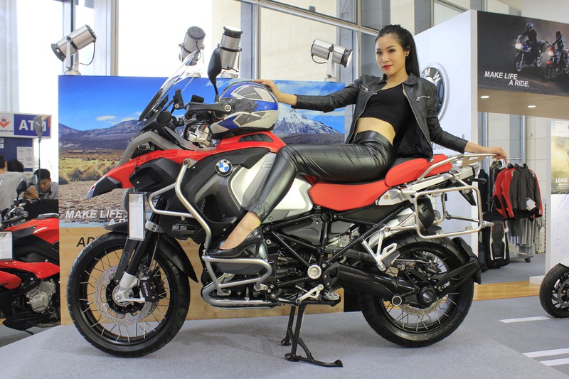 Ngày cuối xem gì tại triển lãm BMW World Vietnam 2016 ở Hà Nội - ảnh 13