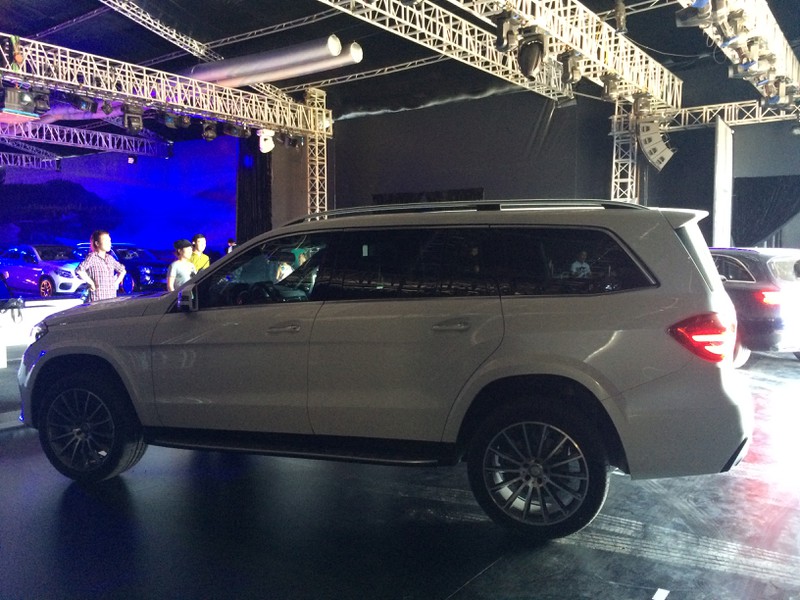Xem hàng “hot” Mercedes GLS 500 4Matic tại triển lãm SUVenture ở Hà Nội - ảnh 3