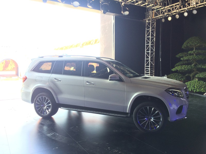 Xem hàng “hot” Mercedes GLS 500 4Matic tại triển lãm SUVenture ở Hà Nội - ảnh 4