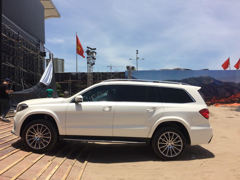 Xem hàng “hot” Mercedes GLS 500 4Matic tại triển lãm SUVenture ở Hà Nội - ảnh 6