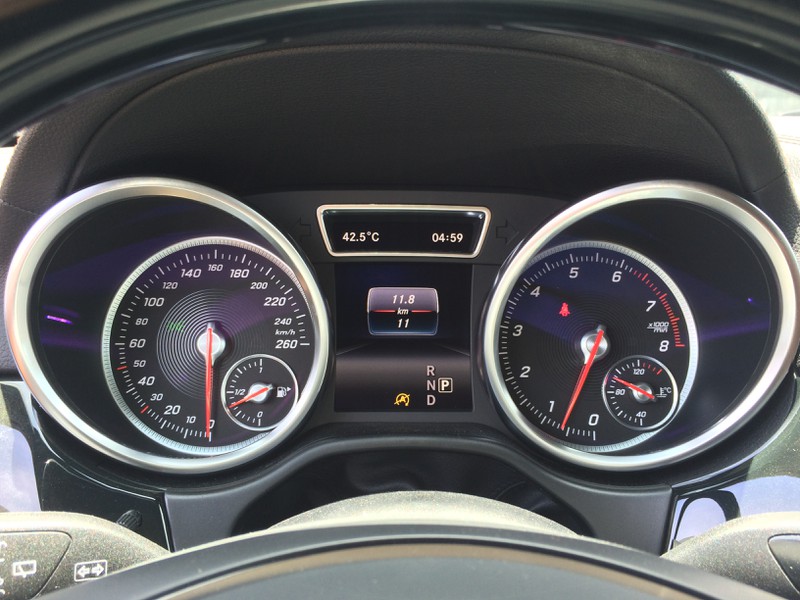 Xem hàng “hot” Mercedes GLS 500 4Matic tại triển lãm SUVenture ở Hà Nội - ảnh 10