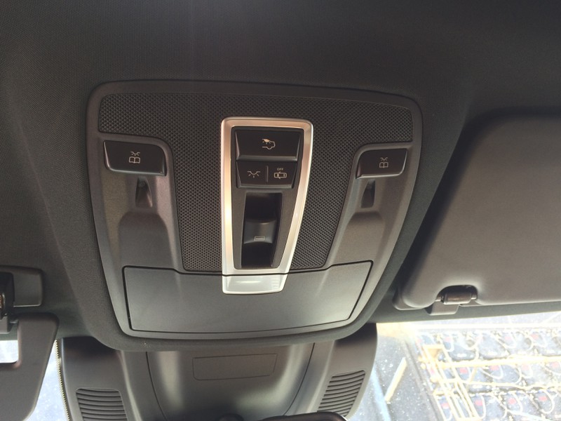 Xem hàng “hot” Mercedes GLS 500 4Matic tại triển lãm SUVenture ở Hà Nội - ảnh 15