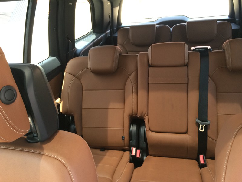 Xem hàng “hot” Mercedes GLS 500 4Matic tại triển lãm SUVenture ở Hà Nội - ảnh 17