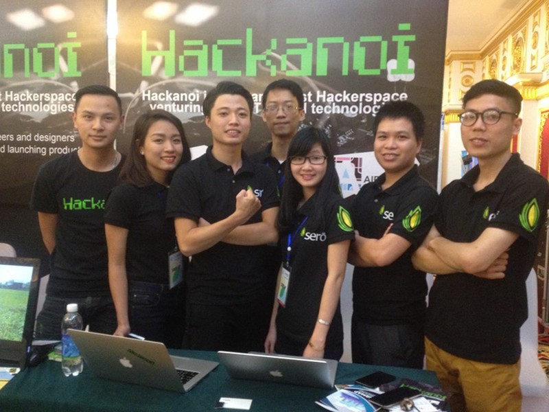 Nhóm bạn trẻ giúp nông dân chẩn bệnh lúa nước bằng smartphone - ảnh 1