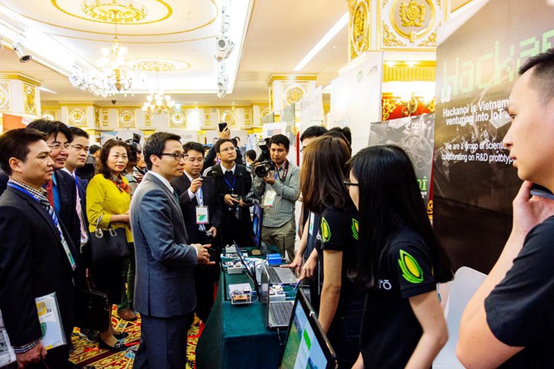 Nhóm bạn trẻ giúp nông dân chẩn bệnh lúa nước bằng smartphone - ảnh 2