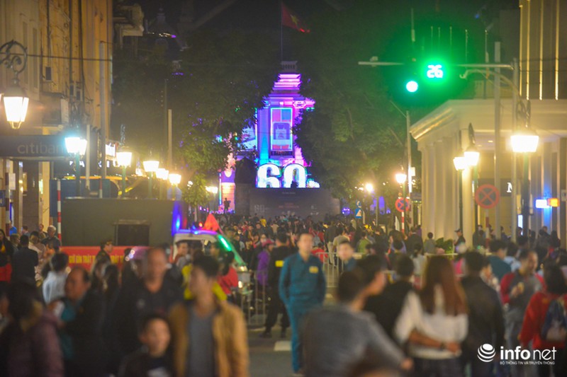 Hà Nội đẹp lung linh trong giờ trái đất - ảnh 3