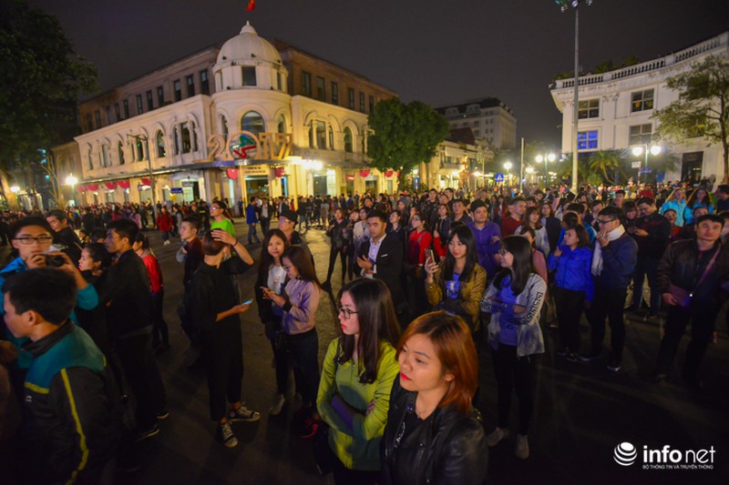 Hà Nội đẹp lung linh trong giờ trái đất - ảnh 2