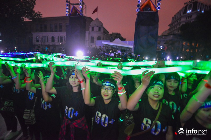 Hà Nội đẹp lung linh trong giờ trái đất - ảnh 4