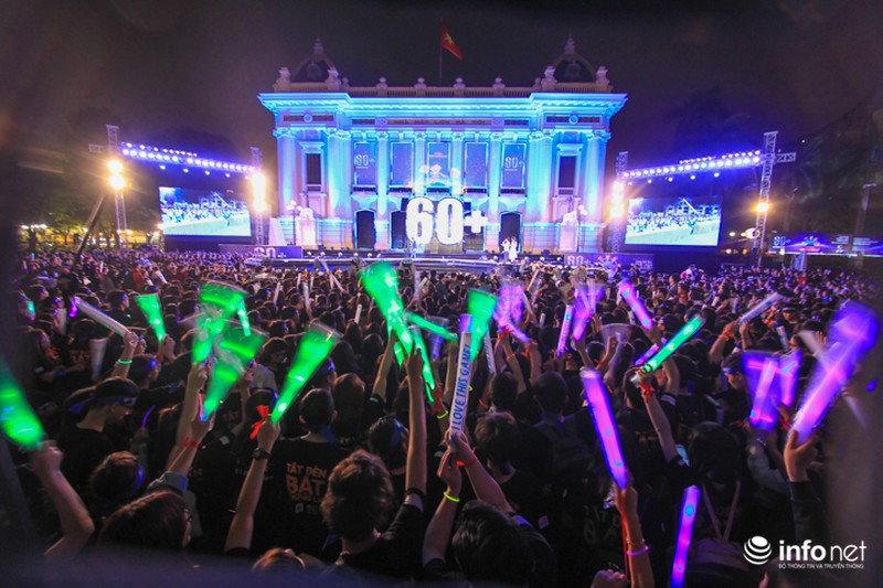 Hà Nội đẹp lung linh trong giờ trái đất - ảnh 12