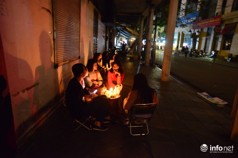 Hà Nội đẹp lung linh trong giờ trái đất - ảnh 10