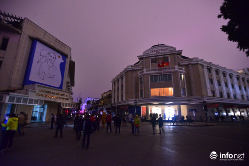 Hà Nội đẹp lung linh trong giờ trái đất - ảnh 8