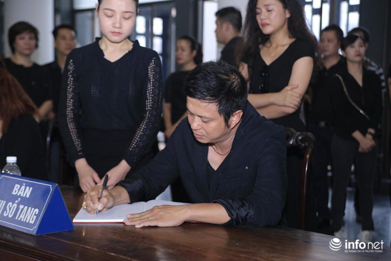 Đồng nghiệp, người thân nghẹn ngào trong lễ viếng nghệ sỹ Duy Thanh - ảnh 7