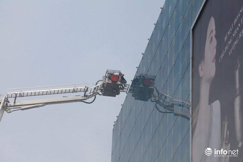 Khẩn trương giải cứu người trong “đám cháy” tại tòa nhà Lotte - ảnh 5