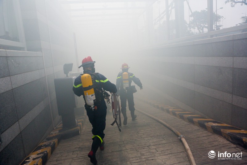 Khẩn trương giải cứu người trong “đám cháy” tại tòa nhà Lotte - ảnh 6