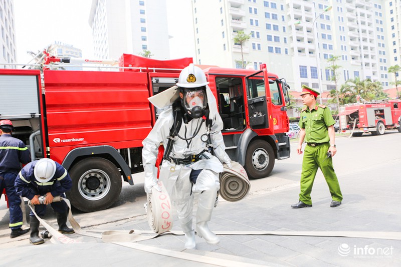 Khẩn trương giải cứu người trong “đám cháy” tại tòa nhà Lotte - ảnh 3