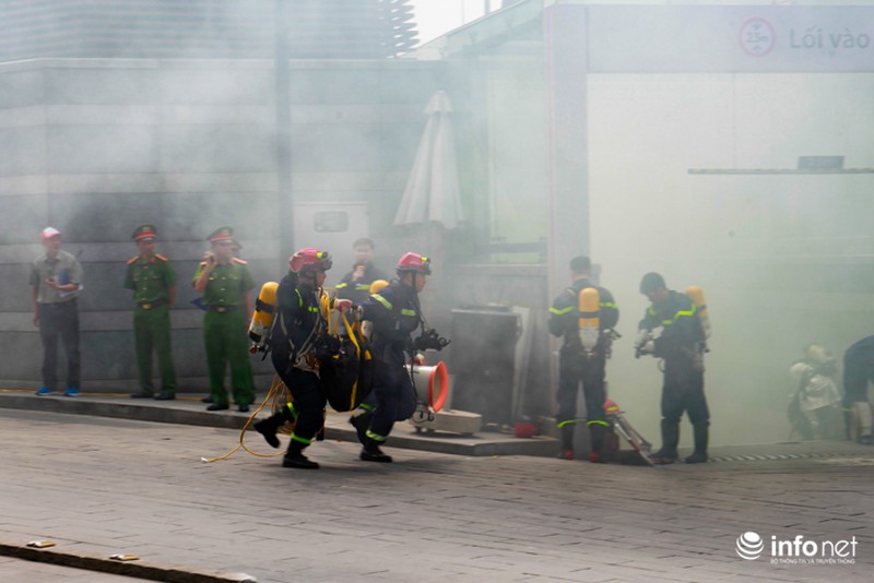 Khẩn trương giải cứu người trong “đám cháy” tại tòa nhà Lotte - ảnh 2