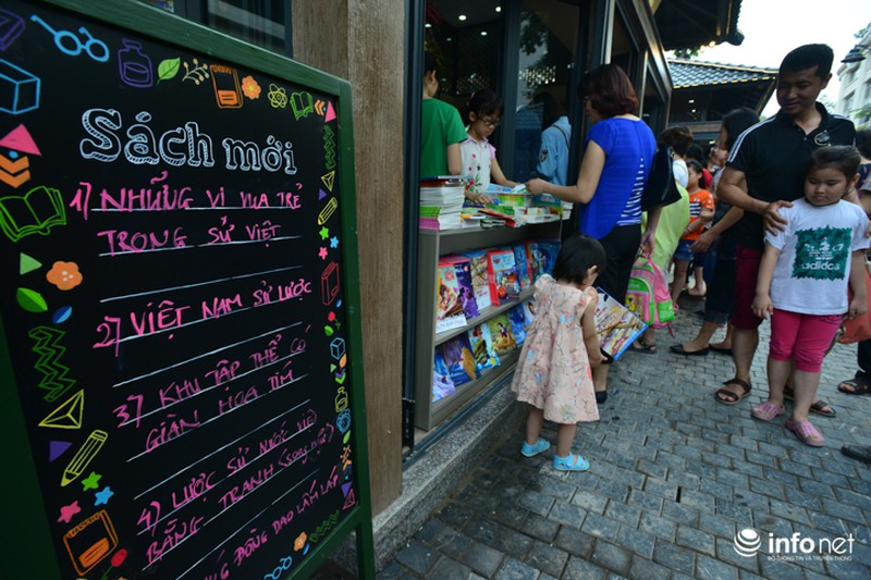 Ngắm tuyến phố Sách đầu tiên của Hà Nội trong ngày khai trương - ảnh 10