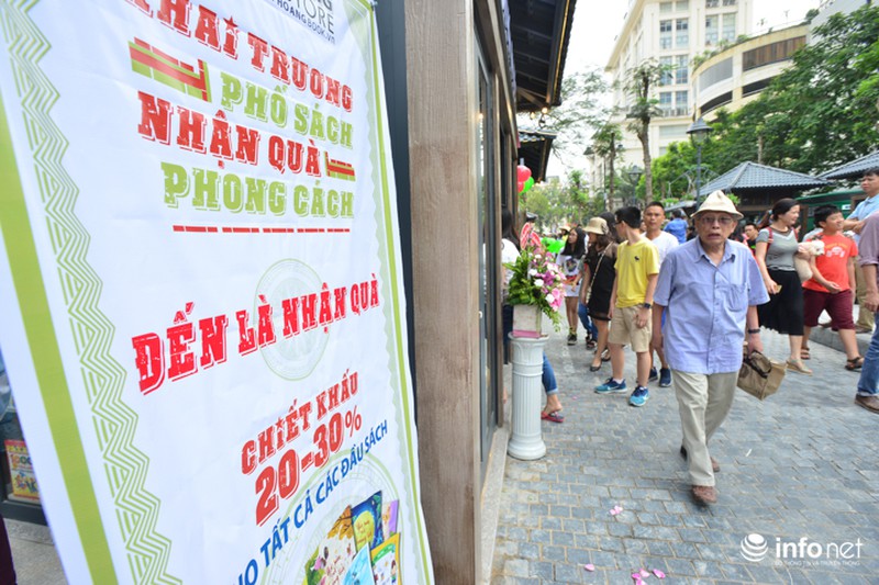 Ngắm tuyến phố Sách đầu tiên của Hà Nội trong ngày khai trương - ảnh 4