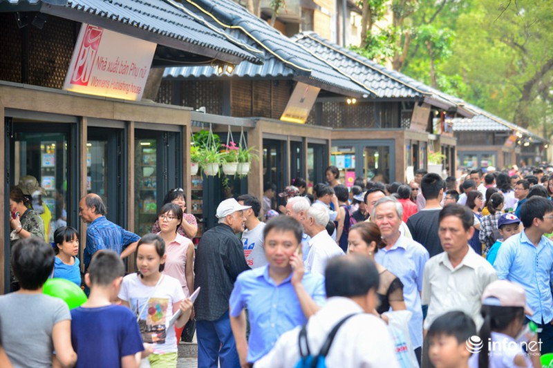 Ngắm tuyến phố Sách đầu tiên của Hà Nội trong ngày khai trương - ảnh 5