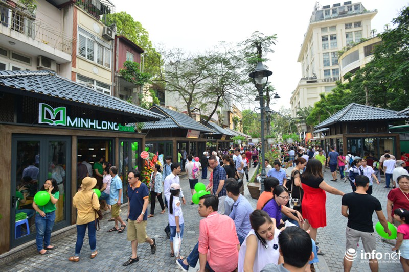 Ngắm tuyến phố Sách đầu tiên của Hà Nội trong ngày khai trương - ảnh 6