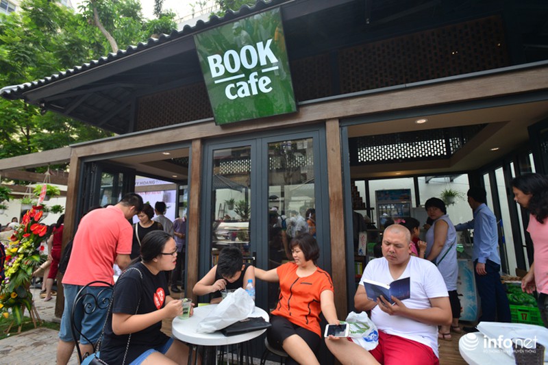 Ngắm tuyến phố Sách đầu tiên của Hà Nội trong ngày khai trương - ảnh 8