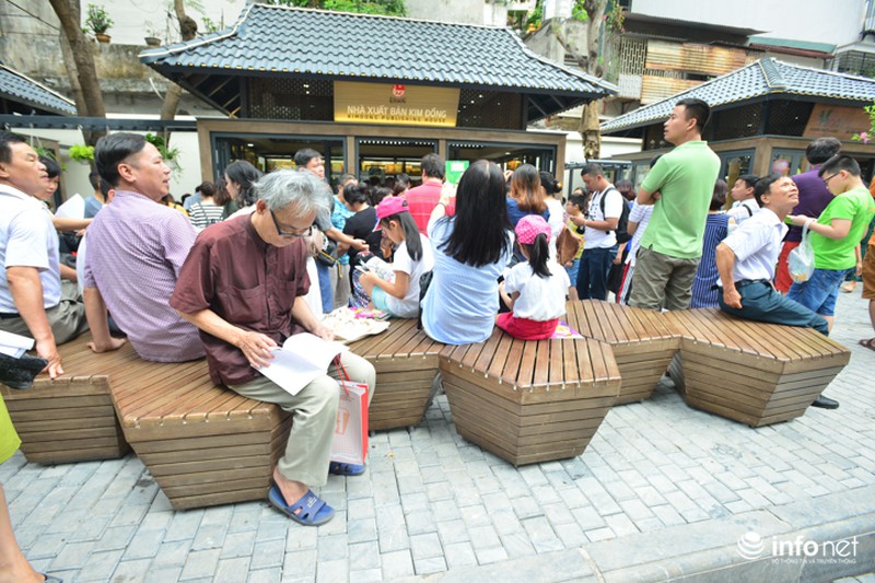 Ngắm tuyến phố Sách đầu tiên của Hà Nội trong ngày khai trương - ảnh 7