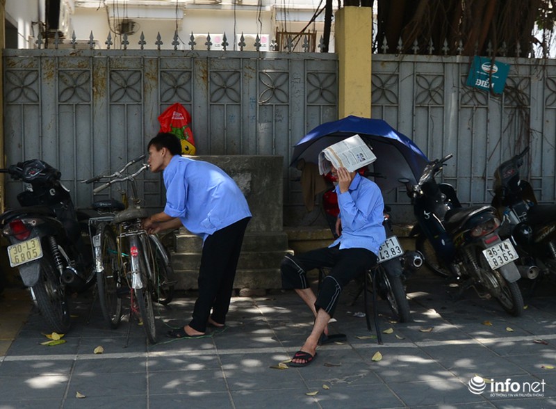 Muôn kiểu tránh nóng của người Hà Nội - ảnh 4