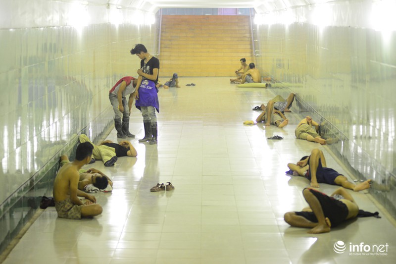 Muôn kiểu tránh nóng của người Hà Nội - ảnh 9