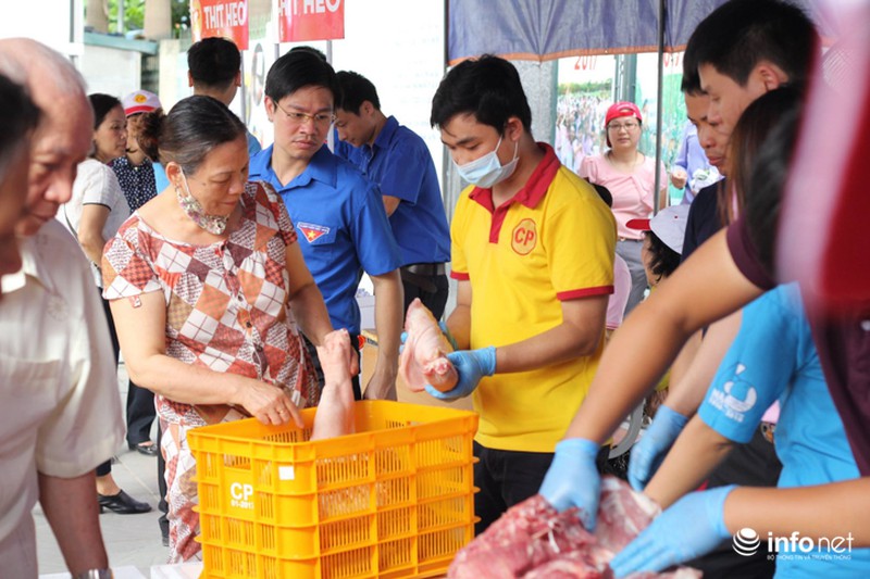 Hà Nội mở 2 điểm bán thịt lợn một giá 39.000 đồng - ảnh 1