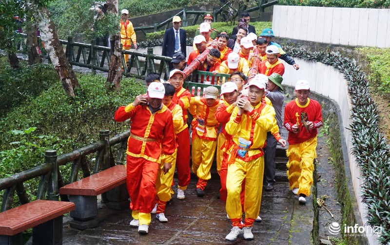 Nghệ An: Dâng bánh chưng khổng lồ tri ân thân mẫu Chủ tịch Hồ Chí Minh - ảnh 1