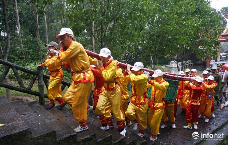 Nghệ An: Dâng bánh chưng khổng lồ tri ân thân mẫu Chủ tịch Hồ Chí Minh - ảnh 2