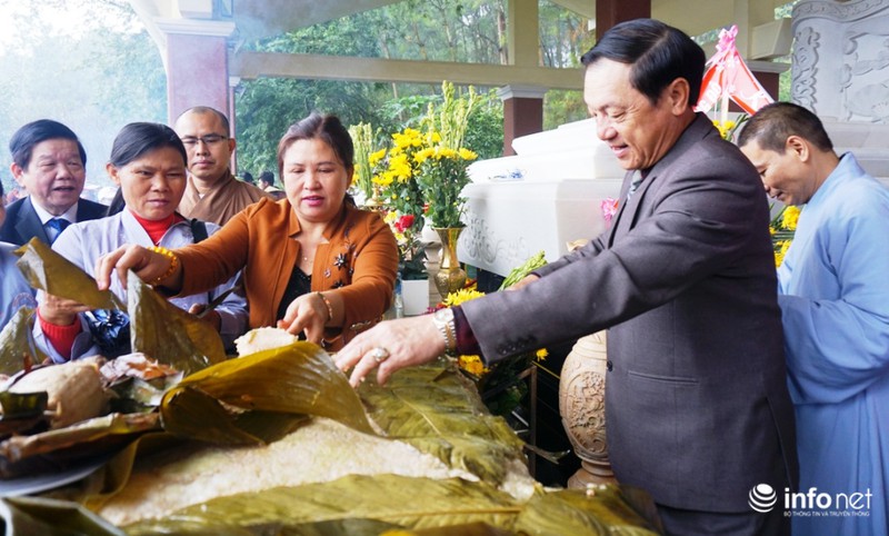 Nghệ An: Dâng bánh chưng khổng lồ tri ân thân mẫu Chủ tịch Hồ Chí Minh - ảnh 3