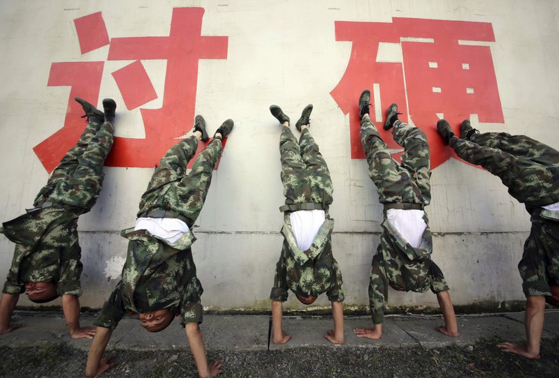 Cận cảnh lính Trung Quốc huấn luyện - ảnh 1