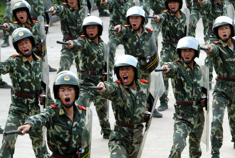 Cận cảnh lính Trung Quốc huấn luyện - ảnh 2