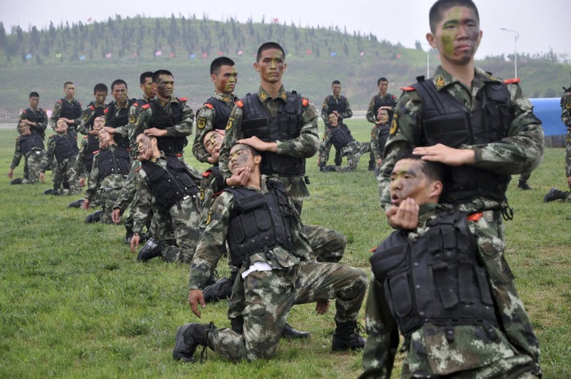 Cận cảnh lính Trung Quốc huấn luyện - ảnh 3
