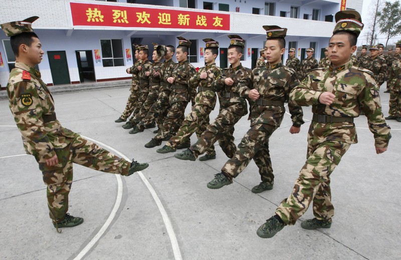 Cận cảnh lính Trung Quốc huấn luyện - ảnh 9