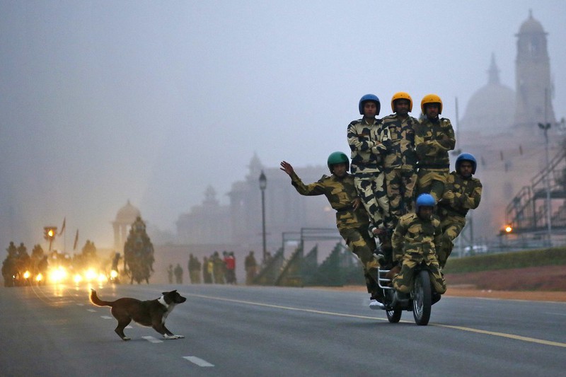 Cận cảnh đội xe môtô biểu diễn của Ấn Độ - ảnh 7