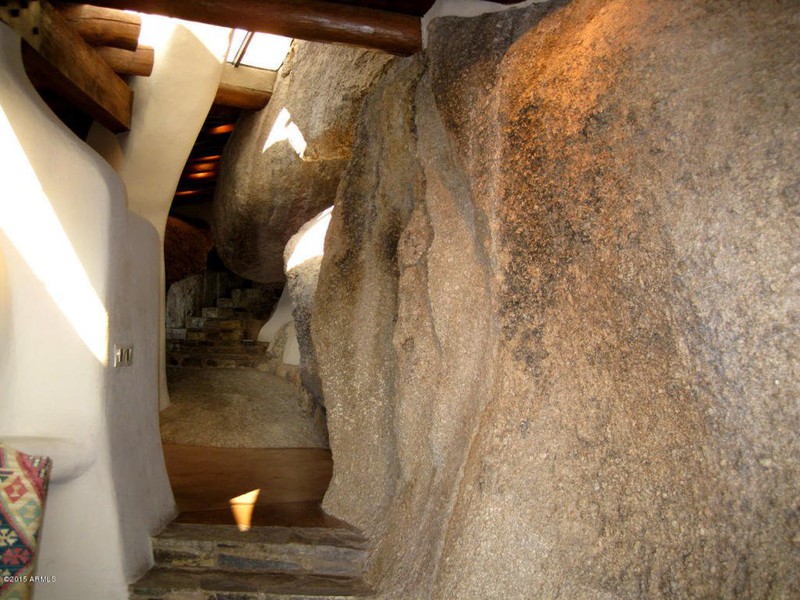 Độc đáo ngôi nhà đá tảng trên sa mạc Arizona - ảnh 13