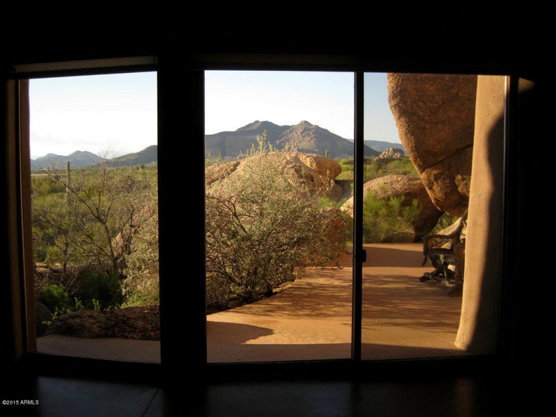 Độc đáo ngôi nhà đá tảng trên sa mạc Arizona - ảnh 19