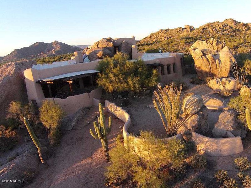 Độc đáo ngôi nhà đá tảng trên sa mạc Arizona - ảnh 4