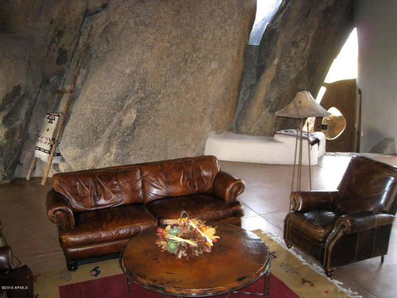 Độc đáo ngôi nhà đá tảng trên sa mạc Arizona - ảnh 9