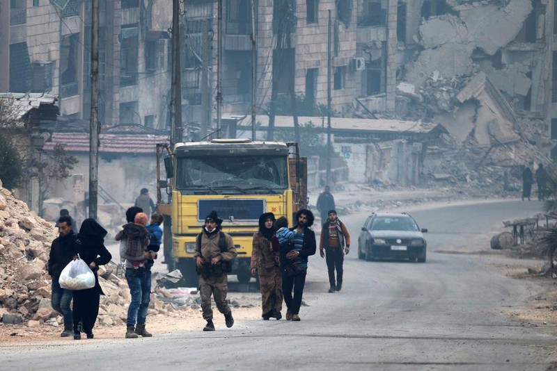 Người dân Syria vỡ òa niềm vui sau khi Aleppo được giải phóng - ảnh 12